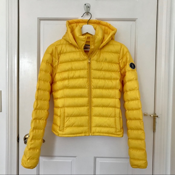 yellow abercrombie jacket